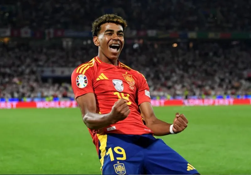 Sơ lược về tiểu sử về cầu thủ trẻ nhất Lamine Yamal