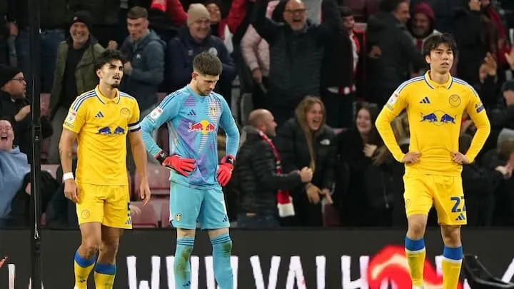 Hai đội bóng chuẩn bị cho trận Sunderland vs Leeds United