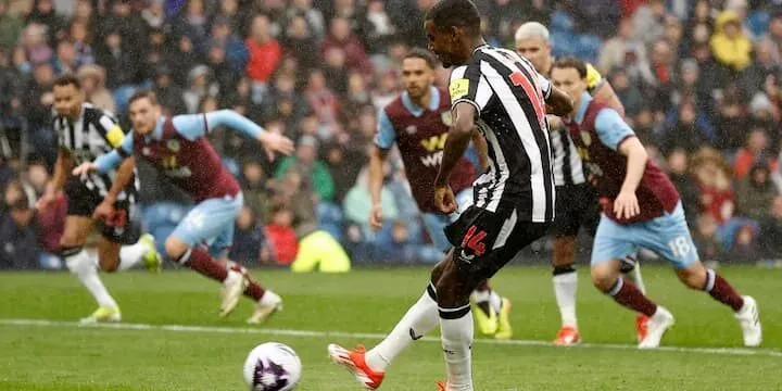 Phân tích soi kèo chi tiết trận Burnley vs Newcastle.